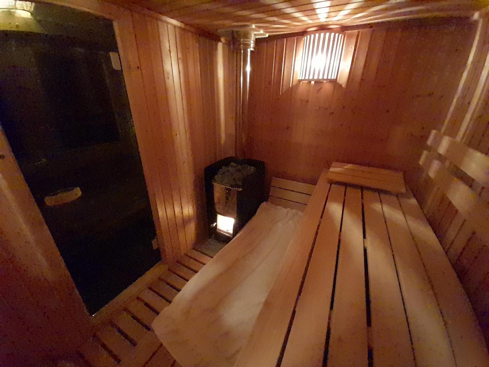 Beautiful 6-Person Chalet With Finnish Wood-Fired Sauna Tzummarum 外观 照片