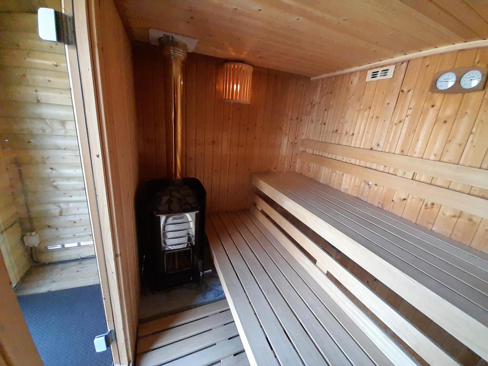 Beautiful 6-Person Chalet With Finnish Wood-Fired Sauna Tzummarum 外观 照片